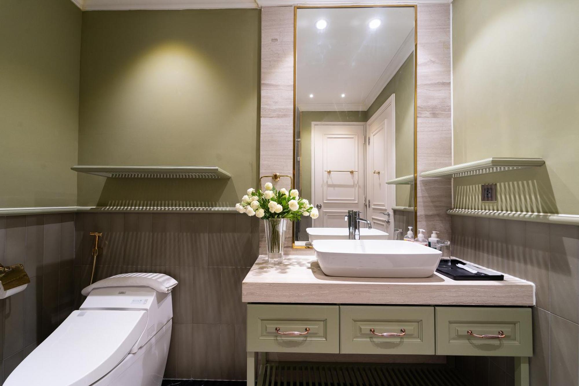 Stylish Boutique In The Heart Of D1/pool/netflix